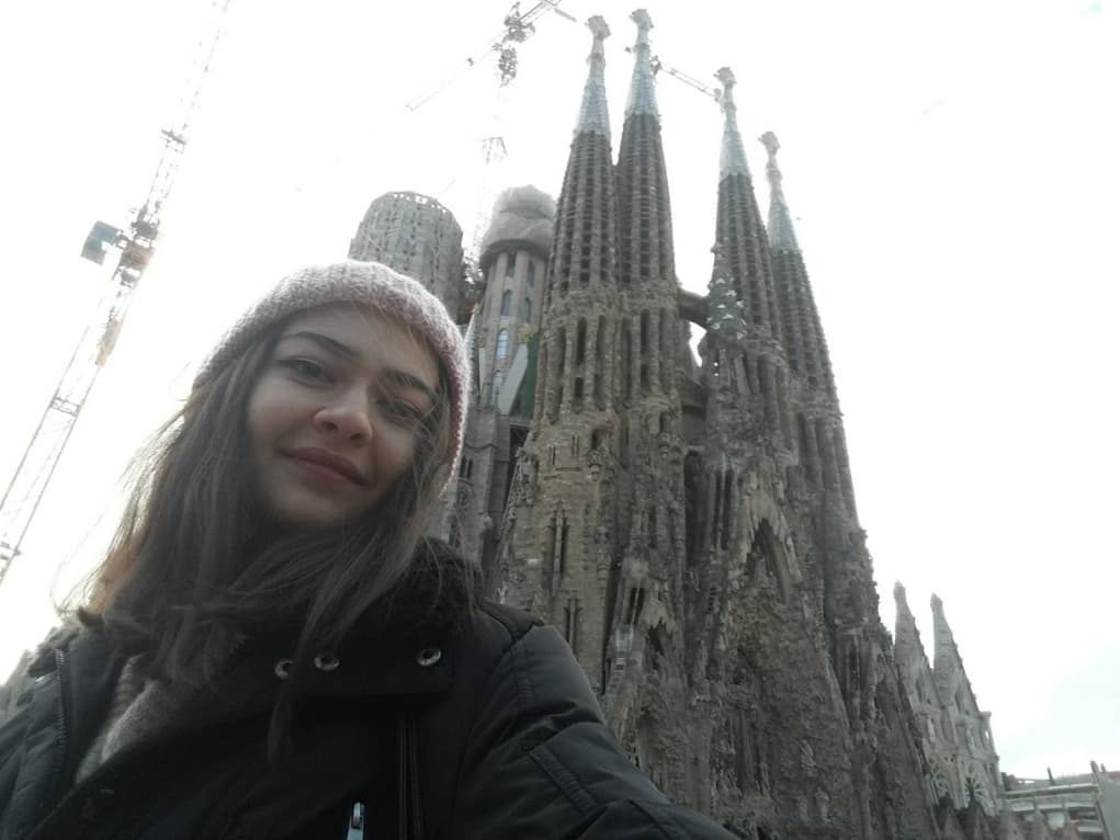 2. Farklı gördüğünüz her mimari yapılarda fotoğraf çekilirsiniz.