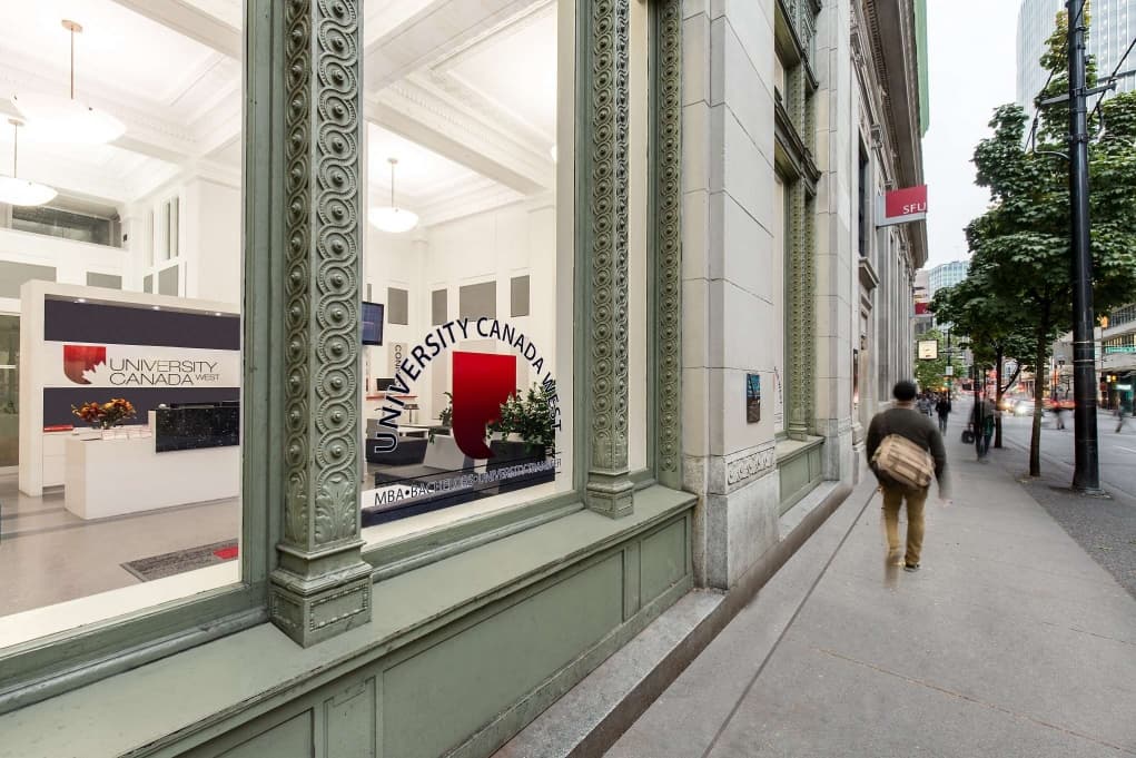 Kanada West Üniversitesi'ni Tercih Etmeniz için 18 Neden