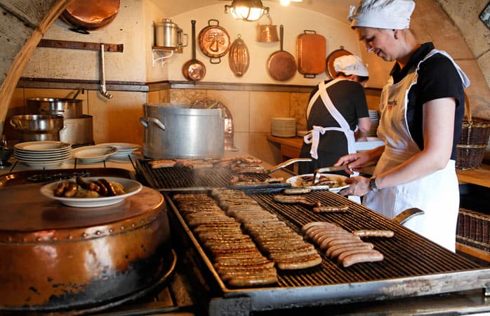 5. Dünyadaki ilk restoran Almanya'da açılmıştır.