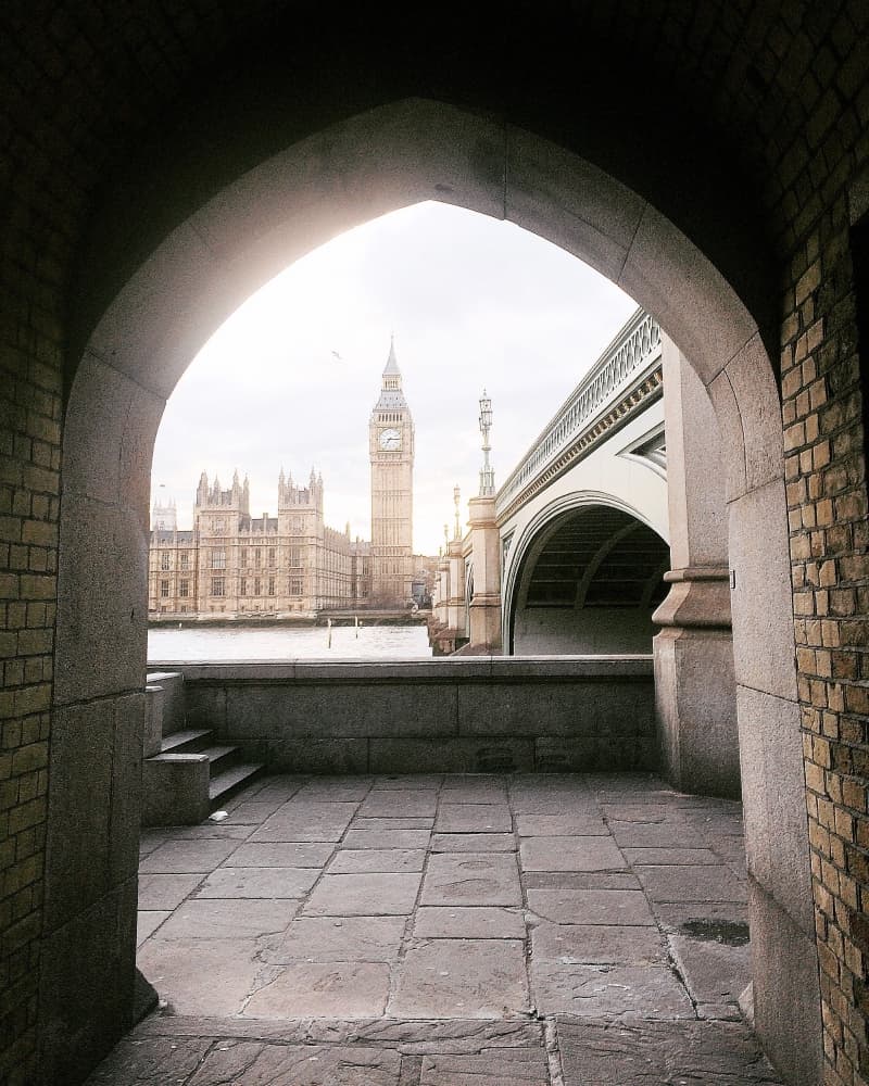 1. Big Ben ve Westminister Sarayı manzarasına açılan gizli kapı
