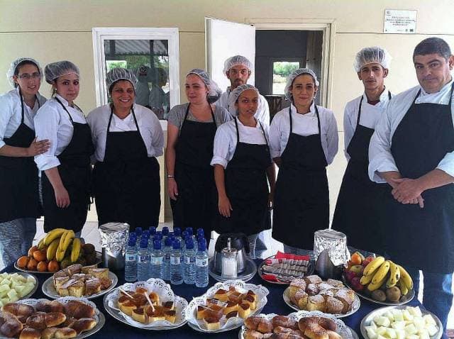 4. Ne giyeceğim derdiniz olmaz.