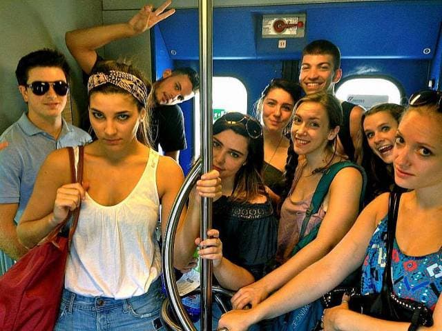 3. Ev-iş yeri arası uzaklık fazla olur.