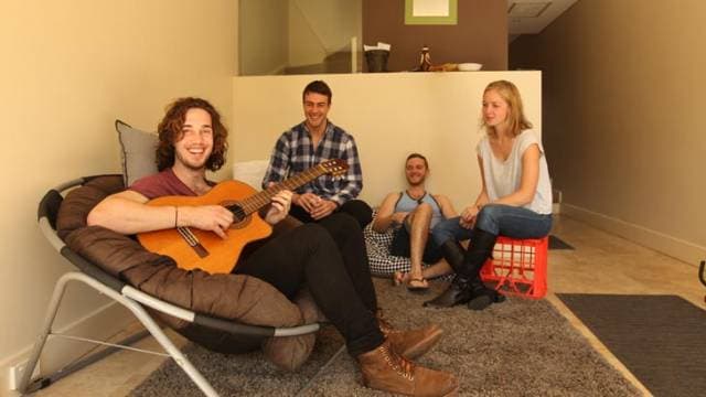 1. İstediğiniz arkadaşlarınızla beraber aynı odada kalabilirsiniz.