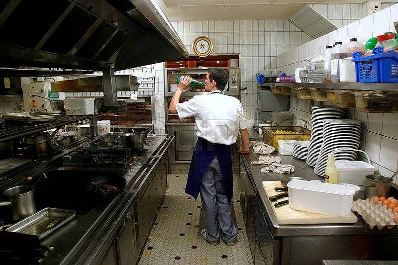 4. Mutfakta çalışırken müşterilerle İngilizce pratiği yapamazsınız.