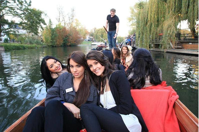 6. Cambridge'te gondolla gezerken..