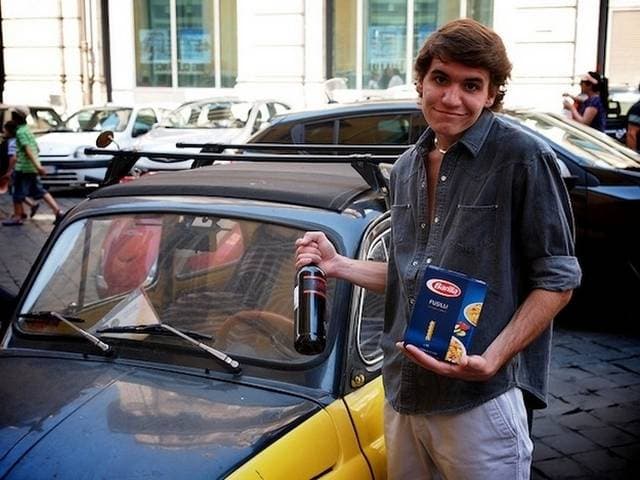 11. Uzun mesafeli ilişkilerinizi anlatıp durmanız