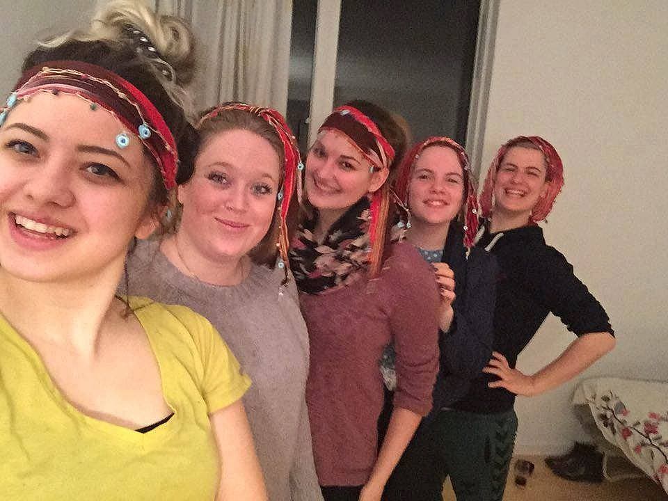 48. Tuğçe, Julia, Maria ve Vera'ya merhaba.