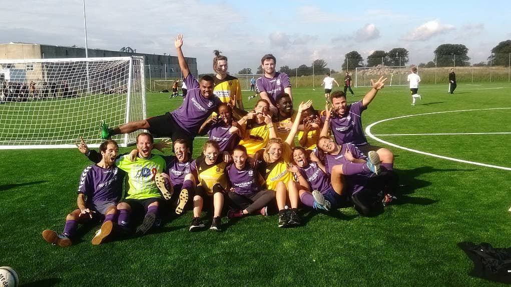 14. Okulun maçı var.