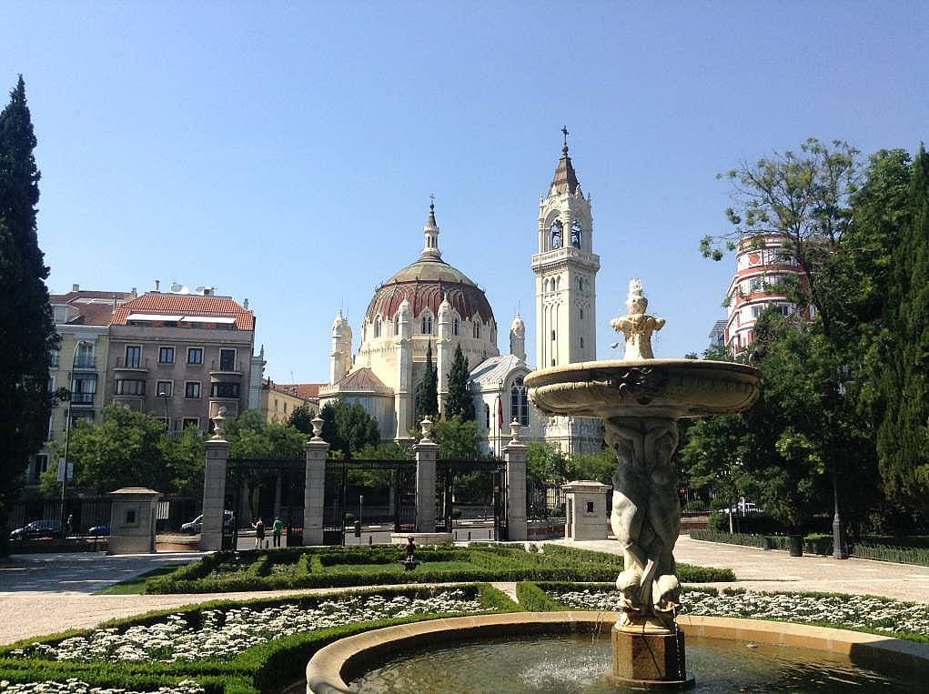 1. Çok da pahalı bir ülke değil.