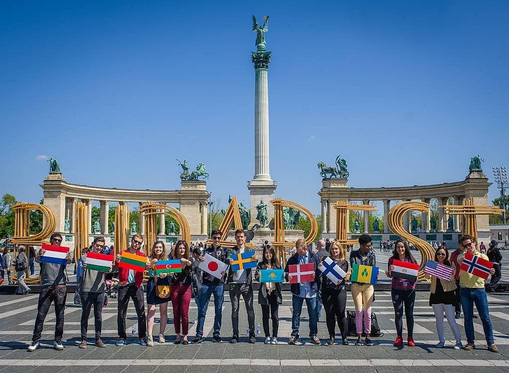 7. Üniversitelere giriş diğer ülkelere göre daha kolaydır.