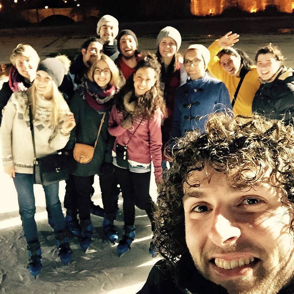 4. Hösök Tére'nin hemen arkasında kocaman bir açık alan var, buz pateni yapmak için...