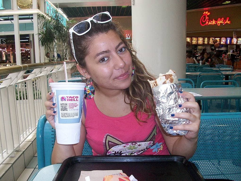 3. Virginia Beach'te yeme içme fastfood ile geçiyor.