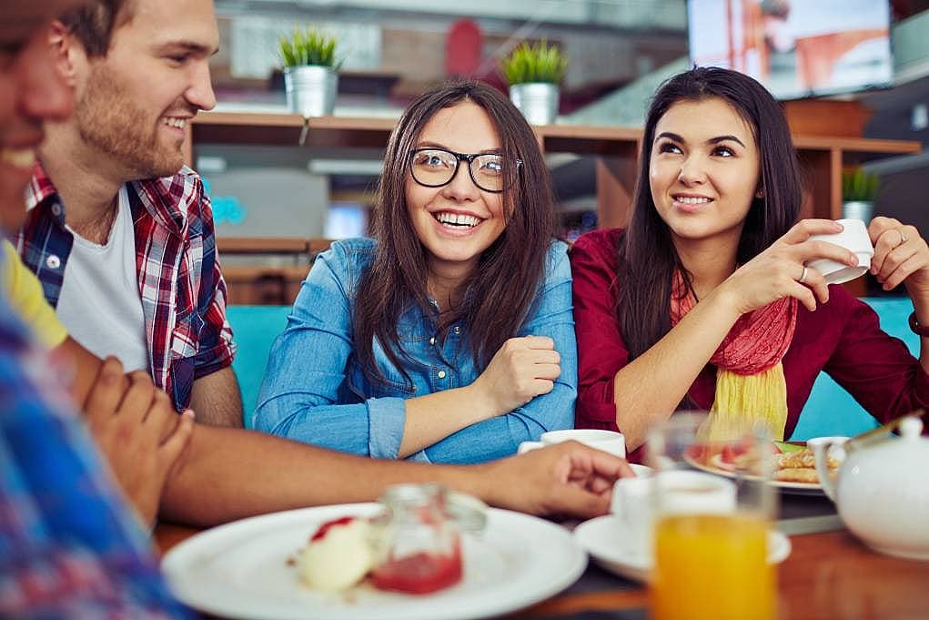 9. Yabancı arkadaşlar edinin.