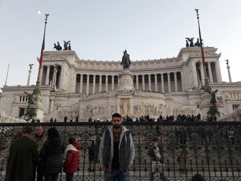 7. Vittoria Emanuel II. Abidesi'nde Roma'ya tepeden bakın.