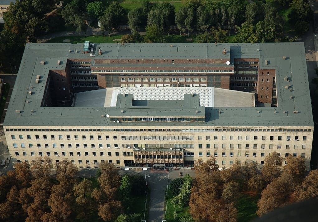 1. Peç Üniversitesi