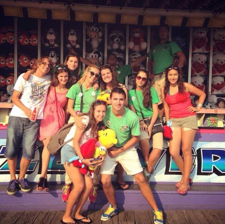 2. Gel gelelim bu kız WAT için nereye gitti, hangi pozisyonda çalıştı, neler yaptı?