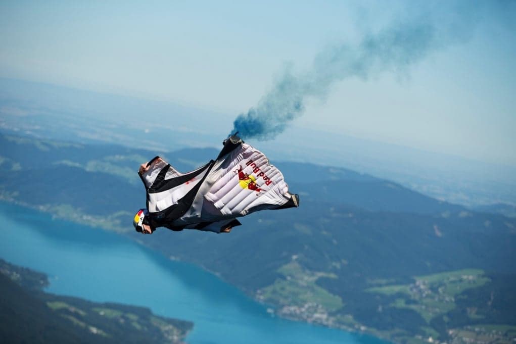 8. Kanatlı tulum uçuşu / Wingsuit jumping