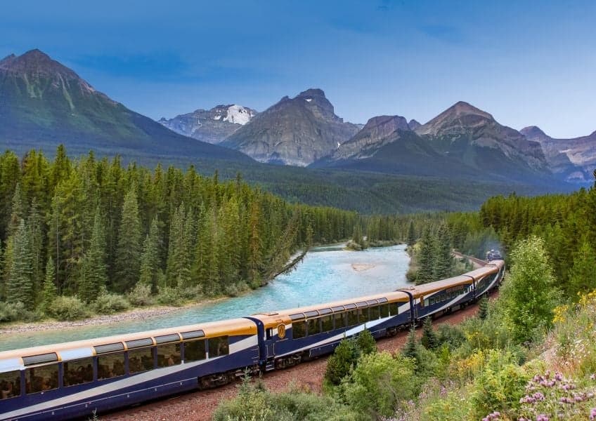 2. Rocky Mountaineer - Kanada