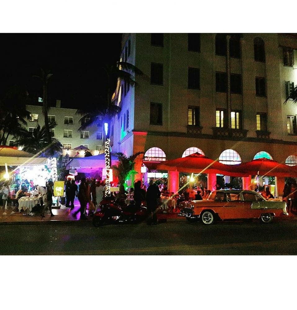 12. Bu cümbüşün arasında yürümek çok eğlenceli.