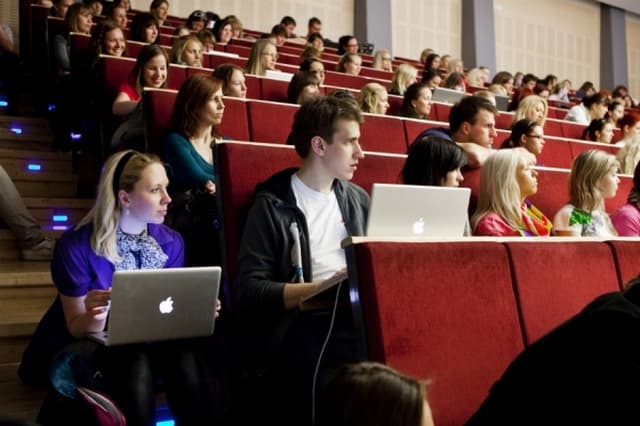 Yurtdışında Üniversite Okuyacaklar Dikkat!