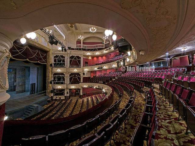 3. Theatre Royal'de konser veya tiyatro gösterisine katılın.
