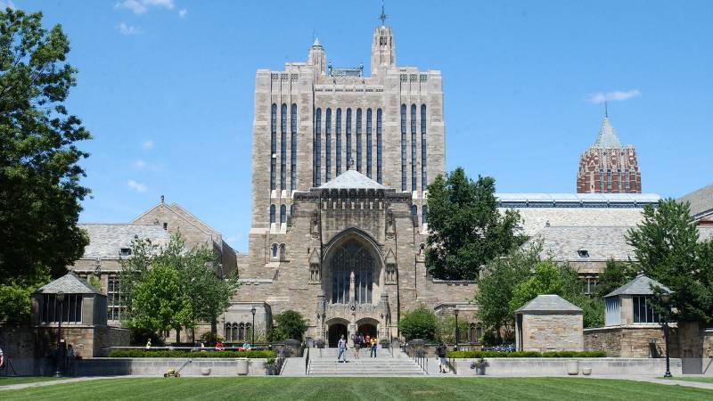 2. Sterling Memorial Library, Yale University (New Haven)