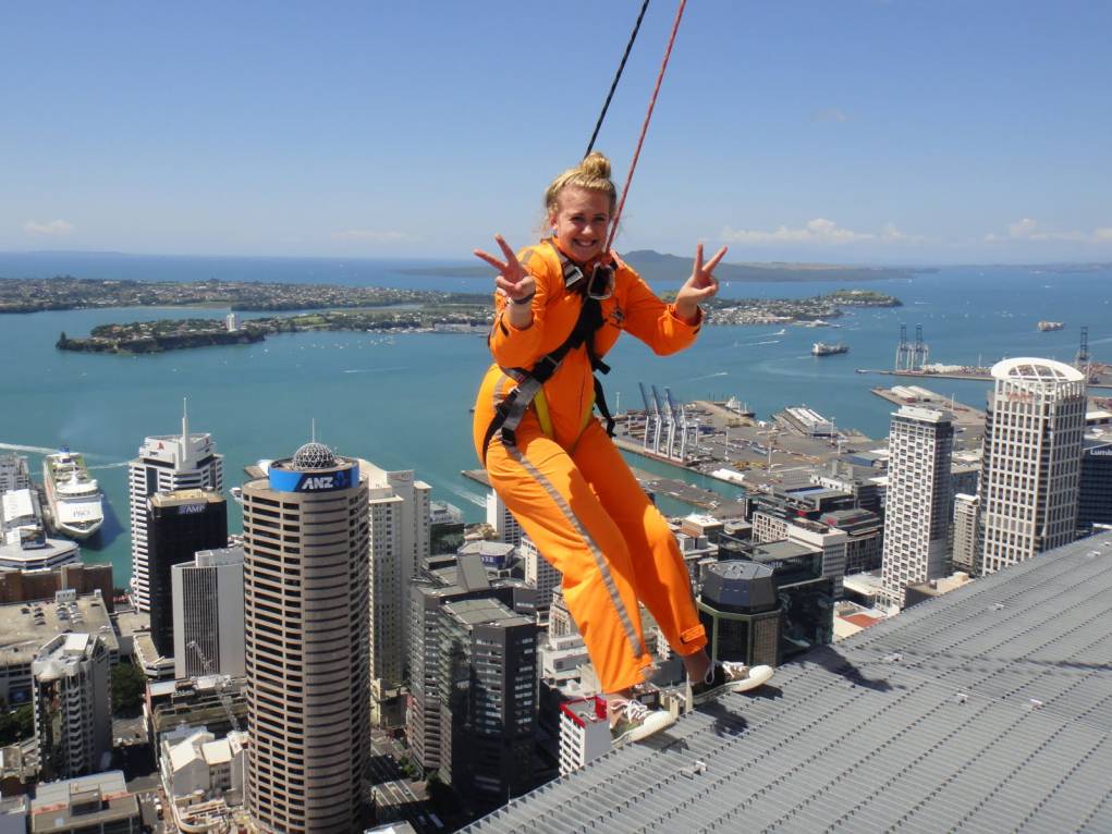 9. Auckland - Skytower Kulesi'nde gökyüzü yürüyüşü/atlayışı yaptığın zaman..