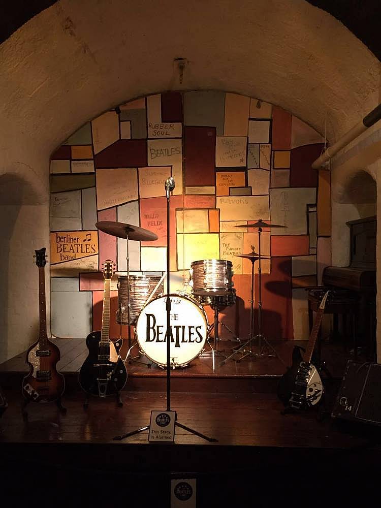 34. The Beatles’ın Cavern Club’taki sahnesi