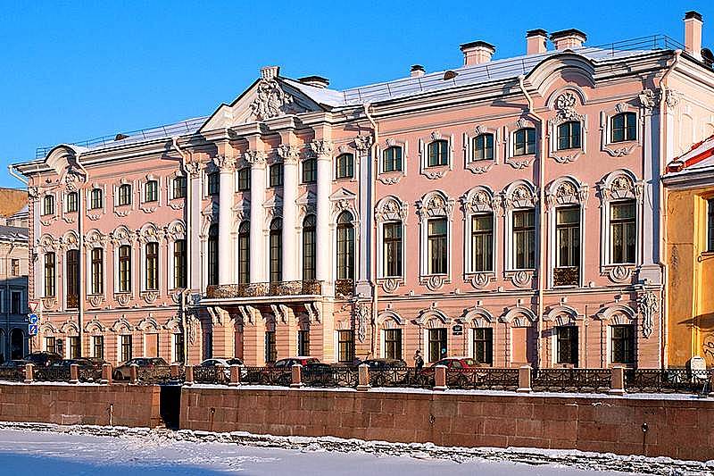5. Stroganov Sarayı'nı ziyaret edin.