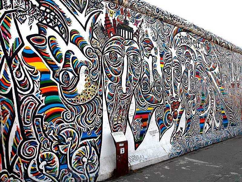 7. Gezmeye nereden başlamalı? Tabi ki Berlin Duvarı ‘’East Side Gallery’’