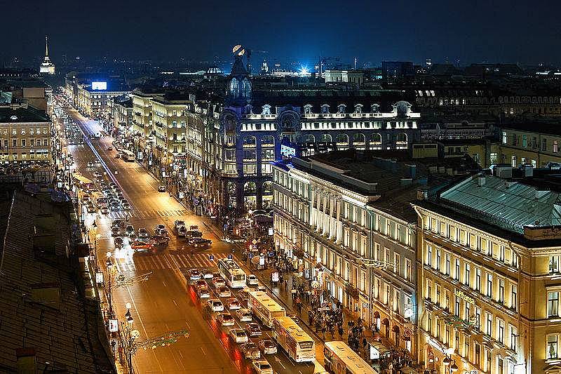6. Nevsky Caddesi'nde şehrin tadını çıkarın.