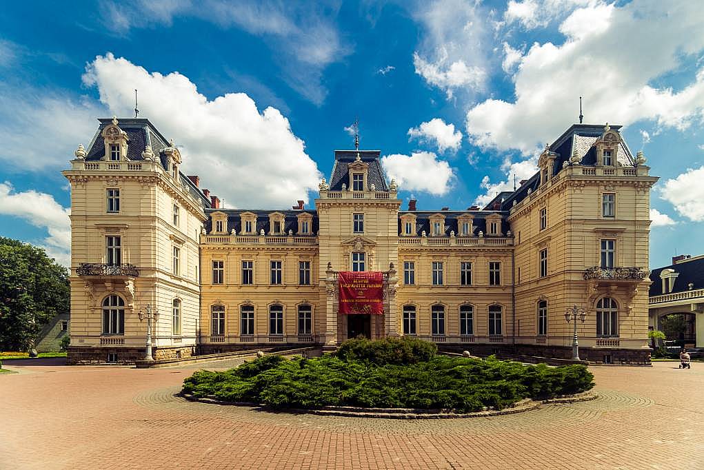 4. Potocki Sarayı’nda Lviv'e ait sanat eserlerini gezebilirsiniz.