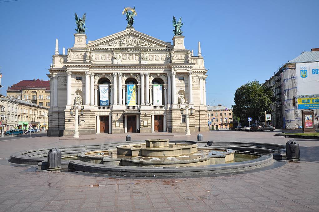 7. İhtişamlı mimarisiyle Lviv Opera Binasına uğramadan olmaz.