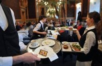 Work and Travel’da Garsonluk Yapmanız için 5 Müthiş Neden