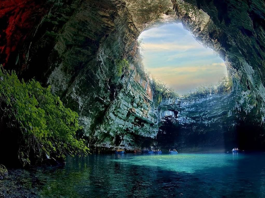 7. Melissani Cave (Yunanistan)