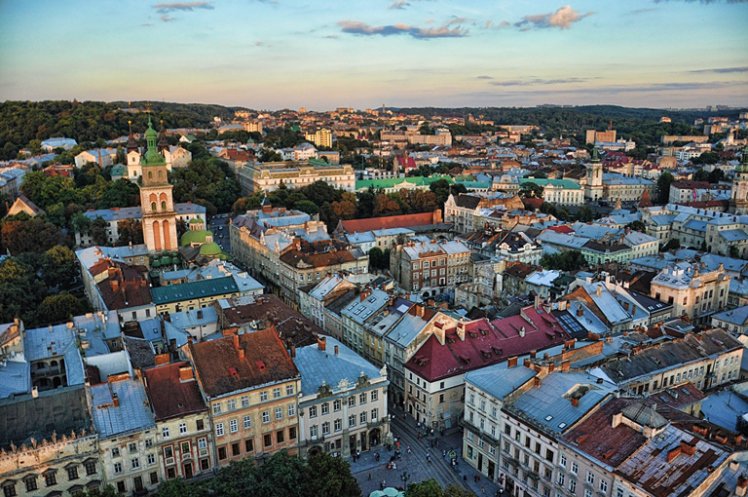 1. Lviv'e ucuz uçak biletiyle gidebilirsiniz.