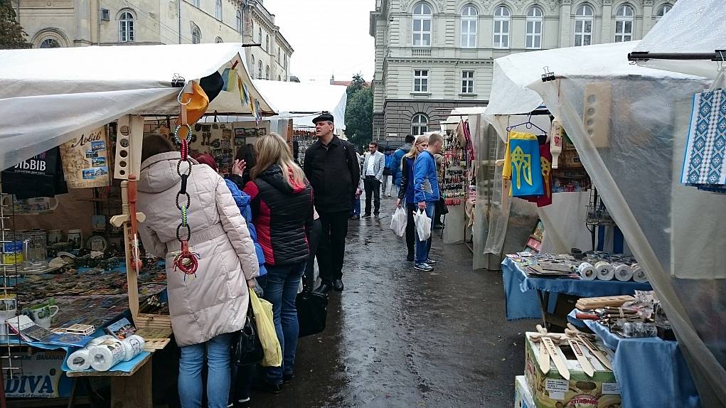 8. Lviv'de yerel pazarlardan alışverişi ucuza getirebilirsiniz.