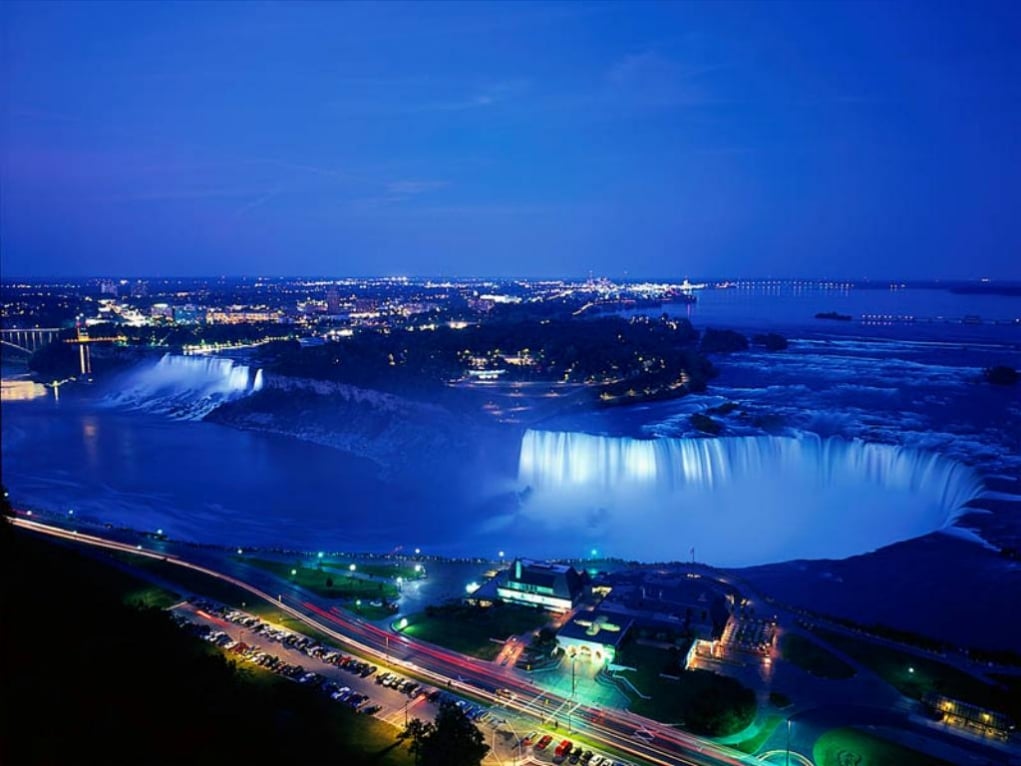 5. Eğer bir gün yolunuz Kanada'ya düşerse mutlaka uğramanız gereken yerlerden biri Niagara Şelalesi'dir.