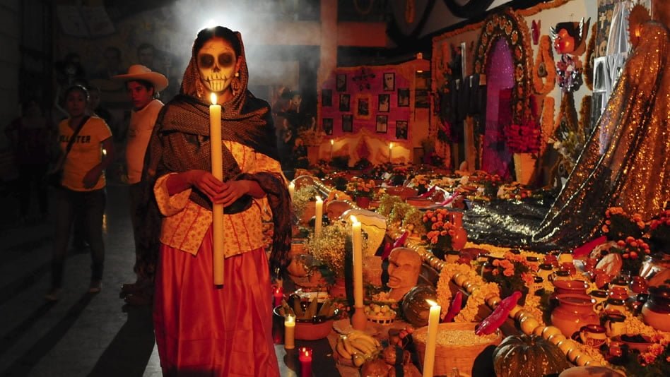12. Meksika'da ilginç bayramlar ve özel günler vardır.