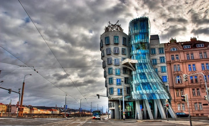 2. Dancing House'u görün.