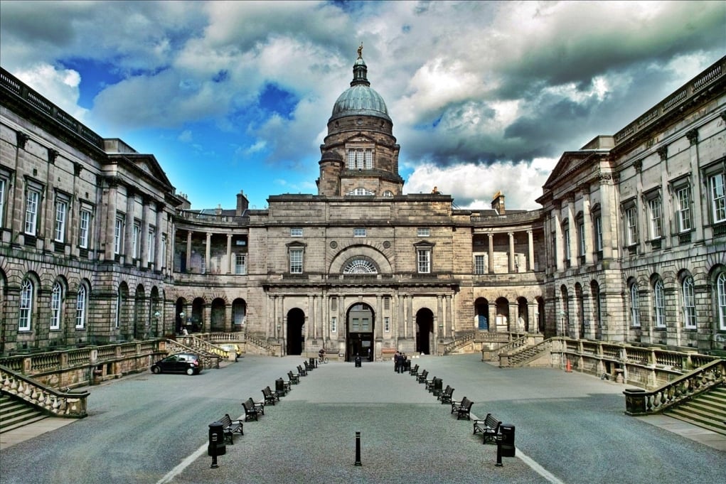 3. Dünyanın en iyi 19. üniversitesi : The University of Edinburgh