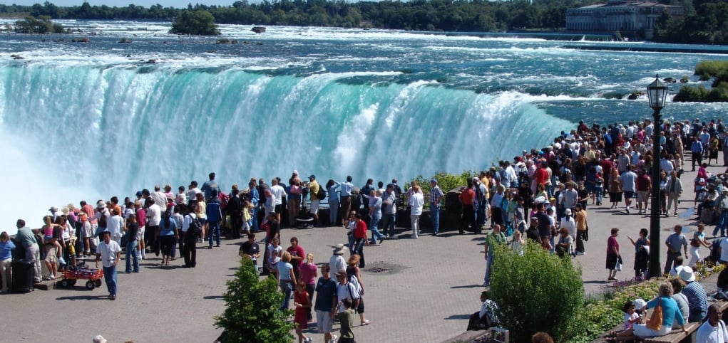 2. Niagara Şelalesi her mevsim var mı, yoksa sadece turist mevsimi mi vardır?