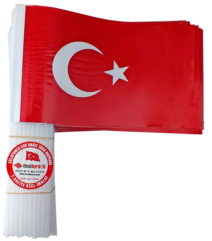 1. Türk bayrağı veya nazar boncuğu hediye edin.