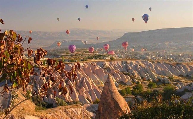 9. Türkiye'nin tarihi ve turistik güzelliklerini tanıtın.