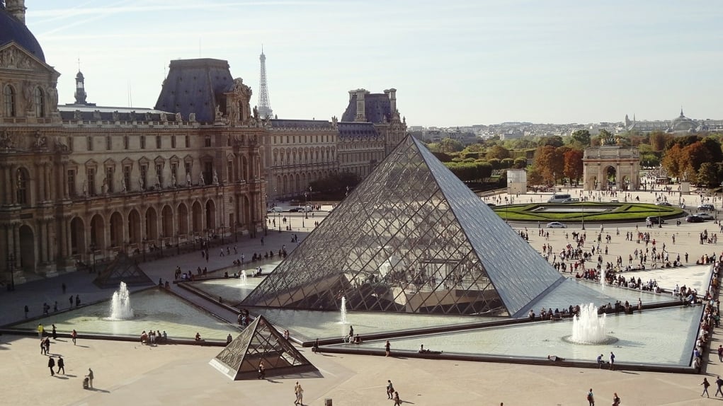 1. Louvre Müzesi (Giriş 15 Euro)