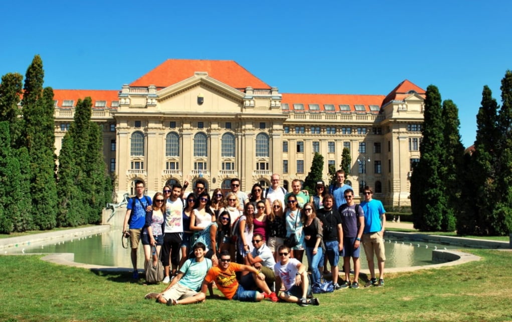 Macaristan’da Üniversite Eğitimi Alarak Donanımlı Bir Geleceğe Merhaba Diyebilirsiniz!