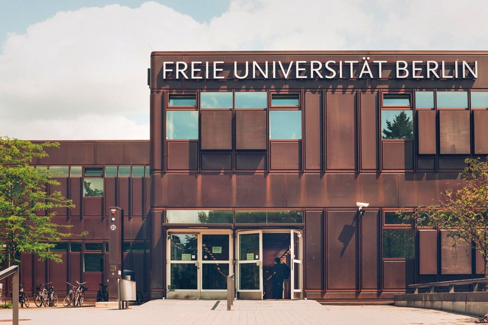 2. Almanya’nın en iyi üniversitelerinde kaliteli eğitim alırsınız.