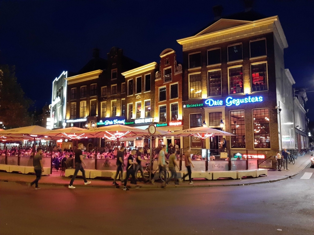 8.Avrupa'nın En Büyük Pub'ı Hollanda'dadır.